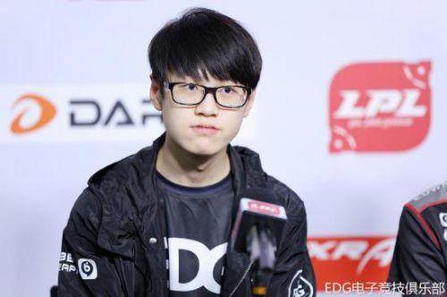 瞬间将比赛